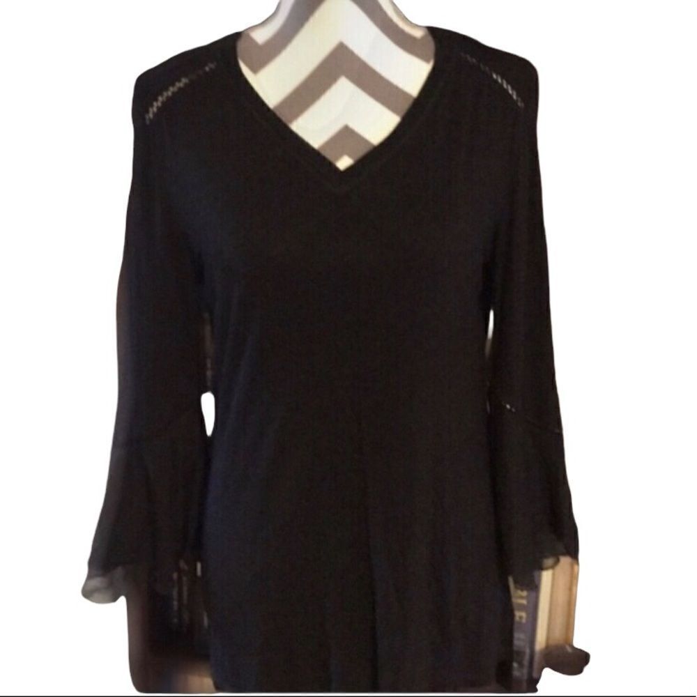 C. OliverĀ MEDIUM BlackāTopāWithāBellāSleeves